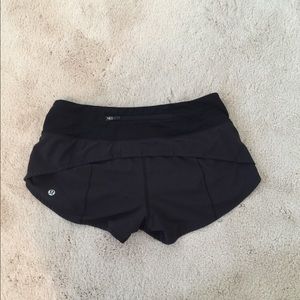 black lululemon shorts